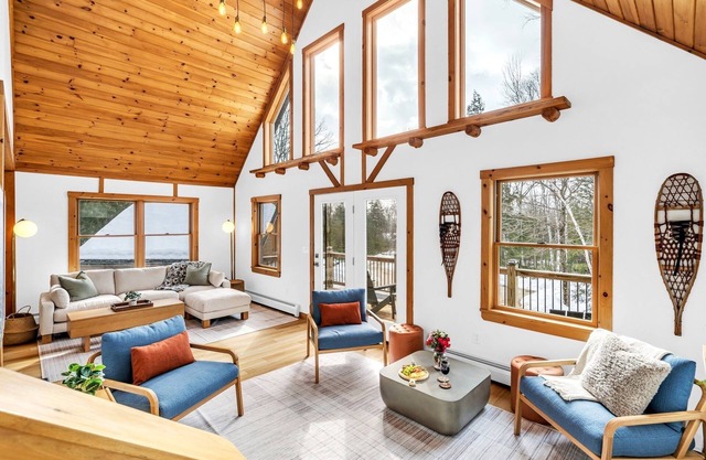 NEW! Views! HotTub! FirePlace! Arcade Game! Sleeps 11