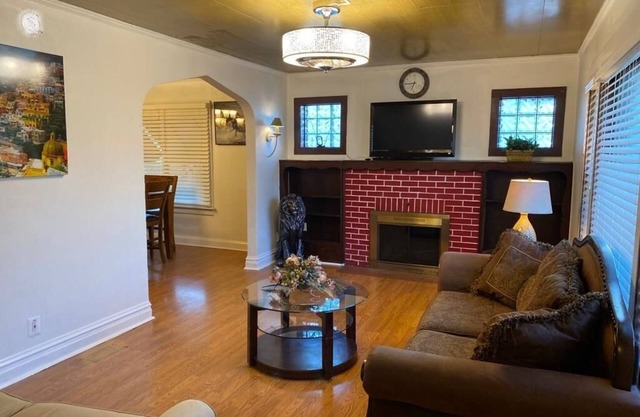 New Your Home Away From Home! - Near Great Lakes Naval Base!