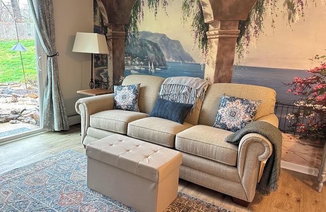 Newark/Wilmington | Nice 2 Rm suite, UofD, Christiana Hosp & Mall tax free!