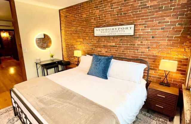 Newburyport Flat Downtown Living King Bed