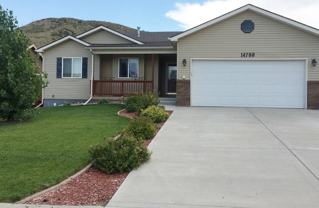 Newer home near interstate access--ONLY 20 min (18 mi) from downtown Sturgis!