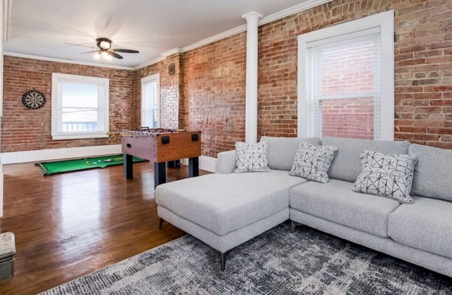 Newest KC 2 · 18) Entire Loft downtown+ free parking!