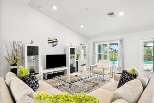 Newley Built Heated Pool Golf course Views