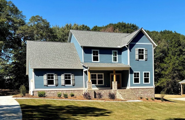 Newly Built 5 BR, 6 Miles to UGA, Fire Pit, Sauna, Game Room.