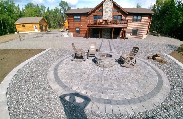Newly Built Log Home, Game Room, Fire Place, Trail access, Back Lake