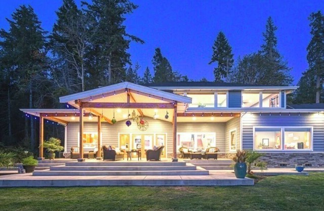 Newly Built Luxury 4 bedroom Waterfront Home