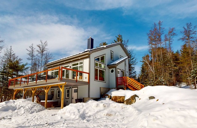 Newly built mountain-view home with private hot tub & wraparound deck