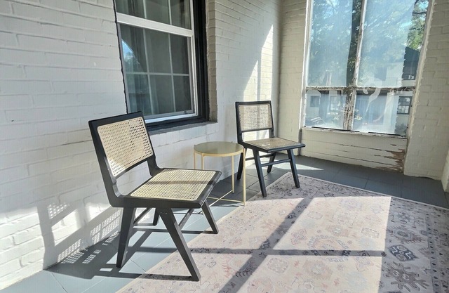 Newly Listed POSH 2 Bd, 1 Ba!