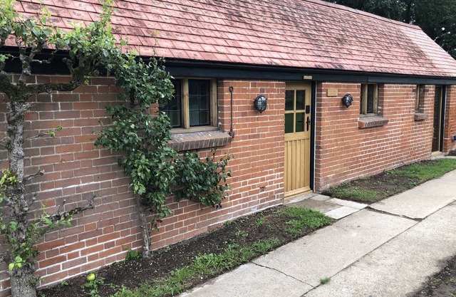 Newly Refurbished Cottage in the Orchard of Manor House