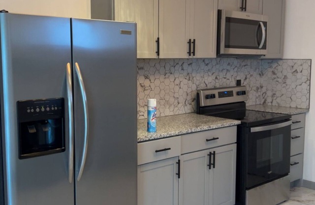 Newly remodeled 3-bedroom, 2 bath house in Kansas City near Chiefs Stadium