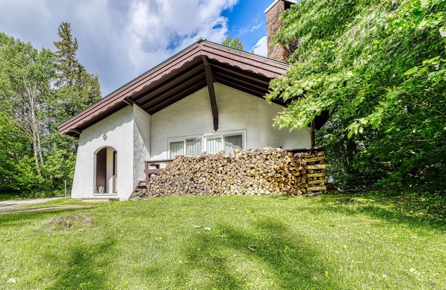 Newly remodeled charming dog-friendly home near Cannon Mountain Ski Area