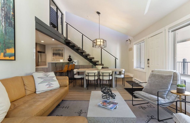 Newly remodeled Modern Mountain Retreat! 4Bedroom/4bath