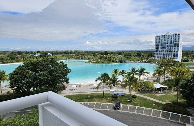 Newly remodeled Town Center condo Resort. Saltwater pool and water slide LUXURY