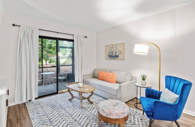 Newly Renovated 2bd/2ba Condo * Pool * 30+ day stays * Nautical Nest*