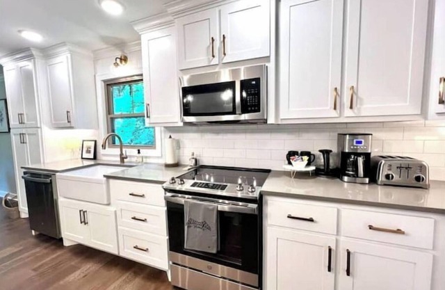 Newly renovated 3 Bed/3 Bath house conveniently located in Florence, AL.