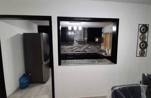 Newly Renovated 3 bedroom next to the Beach! Se habla Español