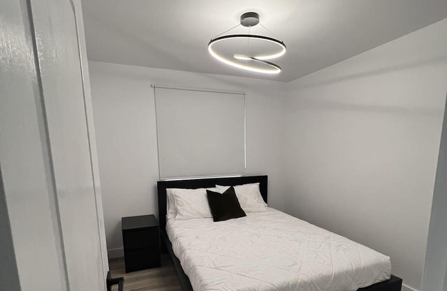 🫶🏼 Newly Renovated 3BR, King Bed. WIFI. Bienvenue!!