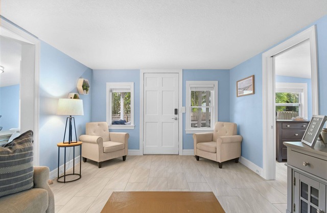 Newly renovated Cottage! 1 mile from Downtown & St. Pete Pier