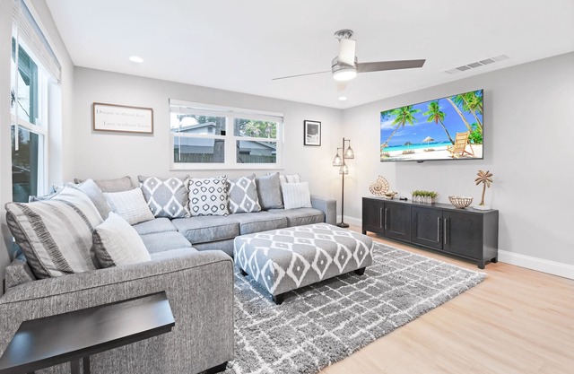 Newly Renovated + Close to Beaches + Firepit