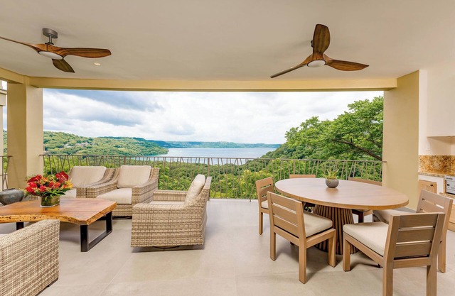 Newly renovated Coastal Retreat w/$500 resort credit