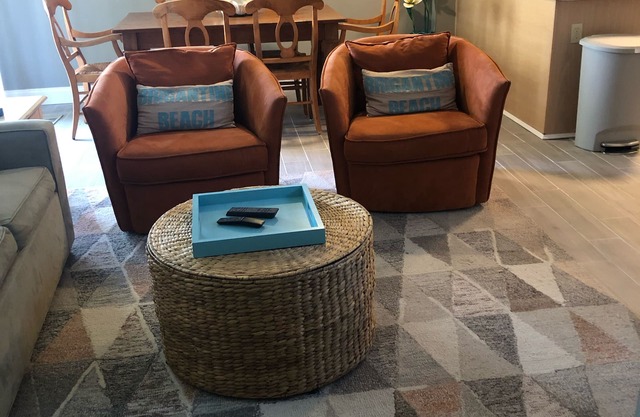 Newly renovated condo on the beach with a great pool!