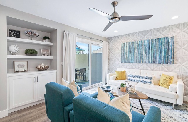 Newly renovated condo, closest walk to theme parks - pools & hot tub on-site
