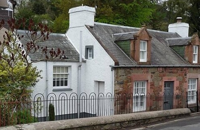 Newly Renovated Detached Period Cottage - Walking Distance to Melrose!