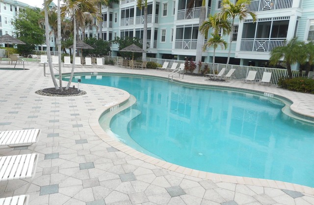 Newly Renovated HUGH 1750 S/F 3 Bdedroom 2 1/2 Bath Condo W/Elevator