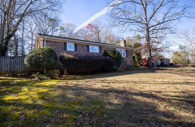 Newly Renovated Home 3 Miles from Death Valley!