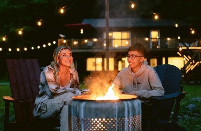 Newly renovated luxury waterfront cottage, family and pet friendly. Sleeps 10.