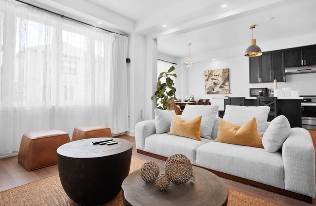 Newly Renovated Modern Home near Niagara!
