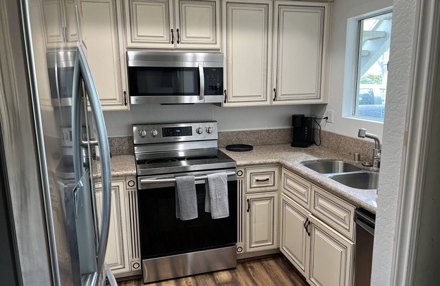 Newly renovated OC Condo w/Memory Foam King Bed