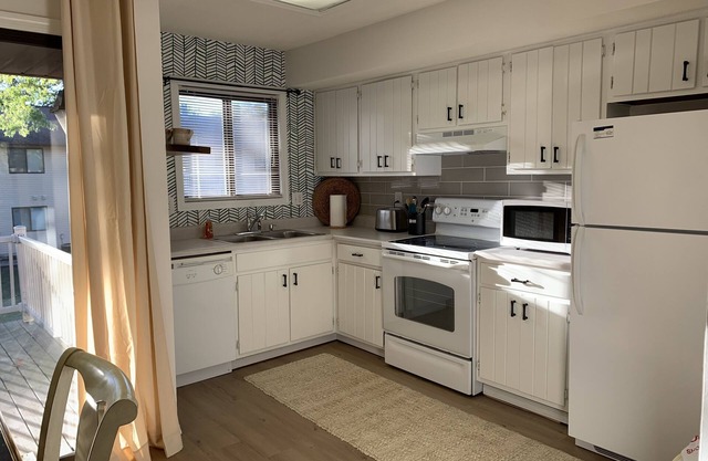 Newly renovated, relaxing space close to U of I and hospitals- high speed WiFI