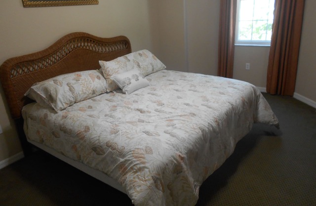 Newly Renovated 1750 S/F 3 B/R 2 1/2 Bath Condo Sleeps 6 in King Beds