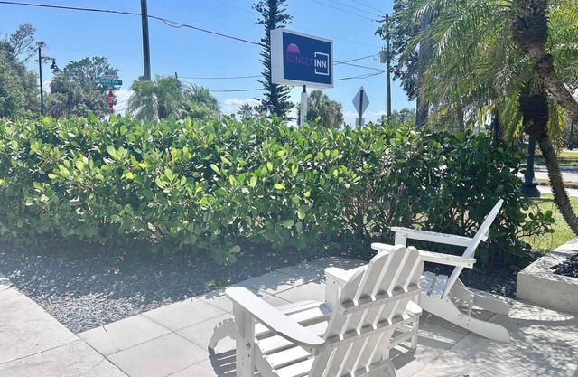 Newly Renovated Charlotte Harbor - Sunset Inn #1