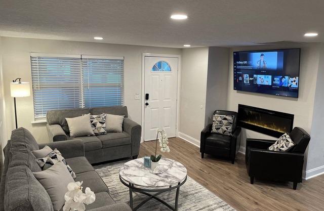 Newly Updated 4-bedroom House Close to Jax Airport and Downtown Jacksonville