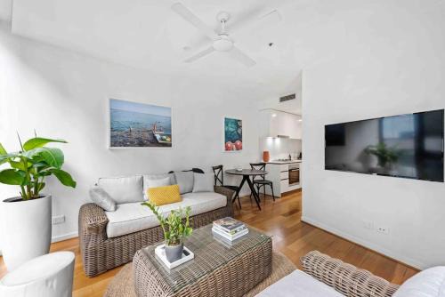 Newstead Ideally Located 2bed 2Bath Free Parking in Heart of Everything