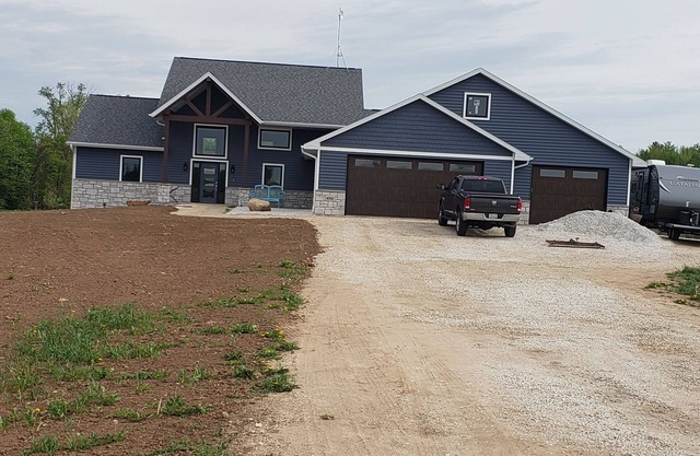 NFL Draft House - 10 min from shuttle @ UWGB 5-bedroom/3 bath/10 acre
