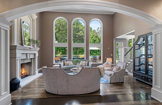 NFL Draft Luxury home Green Bay w/hot tub-sleeps 10