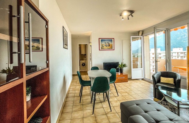 Nice 1bdroom Apt + Balcony 8th floor