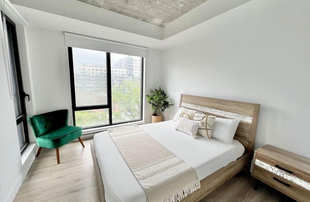 Nice 2-bedroom apt in Old Port, featuring stylish decor modern amenities and a fantastic location.