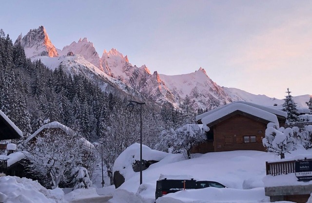 Nice 2 rooms for 2 to 4 people in quiet hamlet with superb view on Mont-Blanc