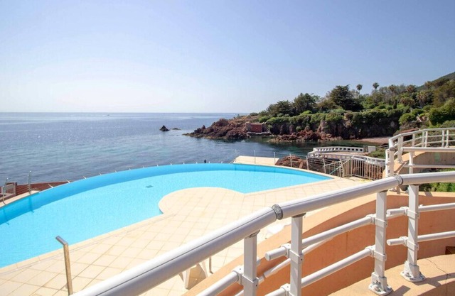 Nice 51 M² With Terrace Pool And Sea View