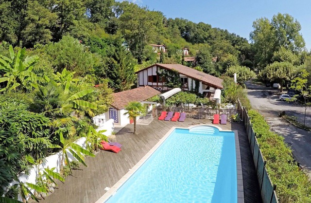 Nice apartment for 4 people with pool, WIFI, TV, terrace, pets allowed and parking