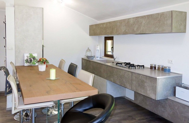 Nice apartment in villa with pool, WIFI, hot tub, A/C, TV, patio, pets allowed and panoramic view
