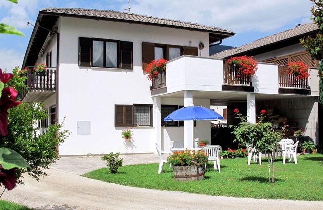 Nice apartment for 4 guests with WIFI, TV, patio and parking