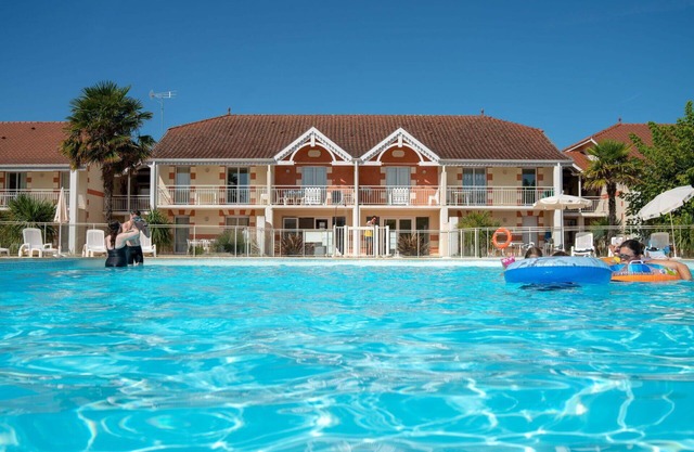Nice apartment for 8 guests with pool, WIFI, TV, terrace, pets allowed and parking