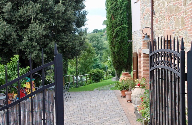 Nice apartment in villa for 9 guests with pool, A/C, WIFI, TV, patio and parking