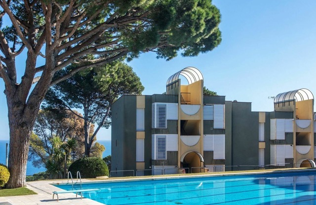 Nice apartment for 4 people with WIFI, pool, TV, terrace, panoramic view and parking