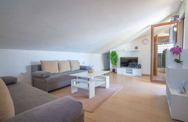 Nice apartment for 4 people with WIFI, A/C, TV, terrace and parking
